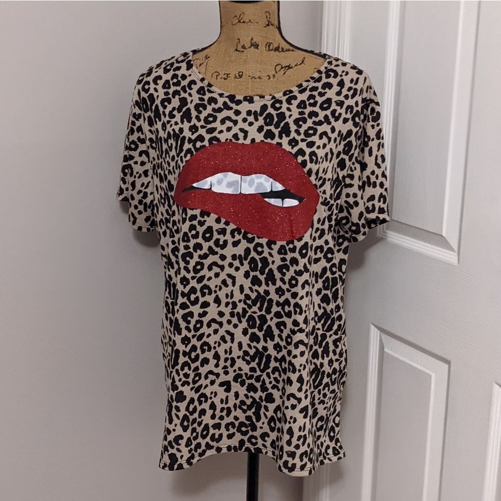 Leopard lip tshirt